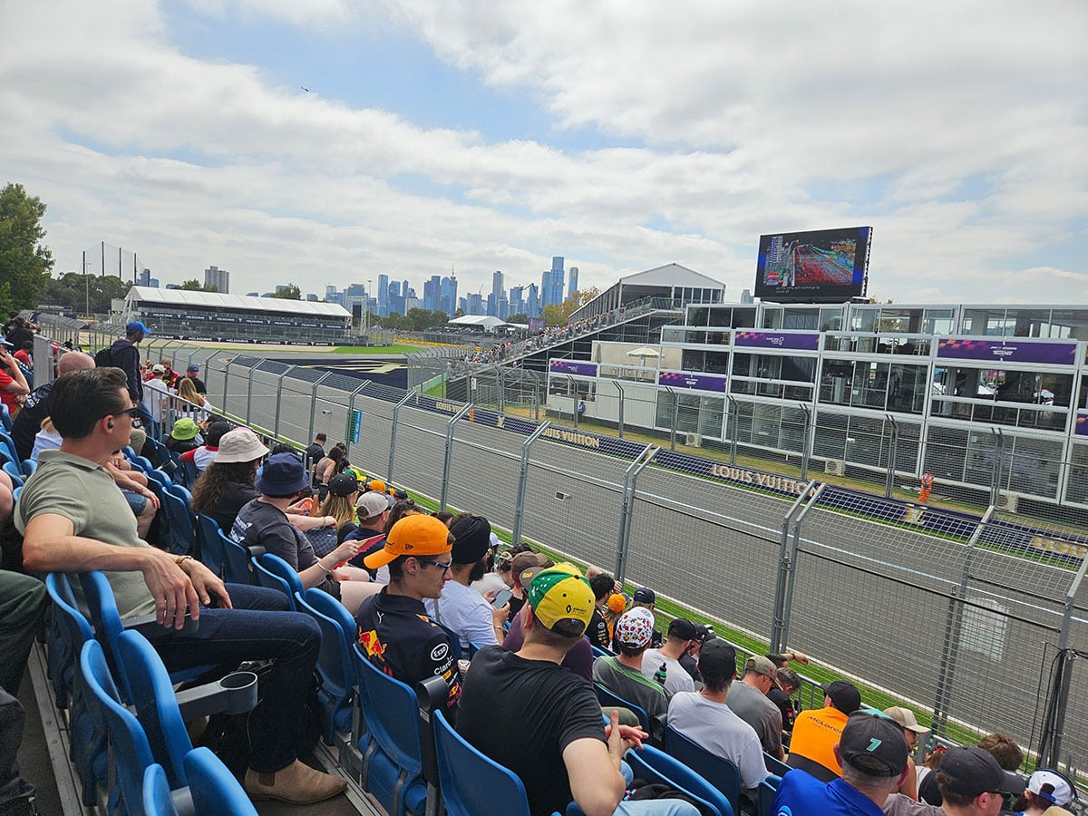 moss grandstand view of turn 1